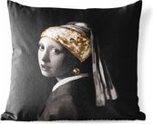 Sierkussen Buiten - Het meisje met de parel - Vermeer - Goud - 60x60 cm - Weerbestendig