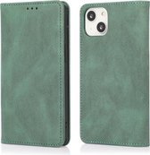 Sterke magnetische Crazy Horse-textuur Horizontale flip-lederen hoes met houder en kaartsleuven en portemonnee voor iPhone 13 (groen)