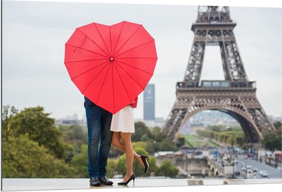 Dibond - Liefdes Paraplu bij Eiffeltoren - Foto op Aluminium (Wanddecoratie van metaal)