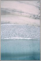 JUNIQE - Poster met kunststof lijst Lofoten strand lichte foto -13x18