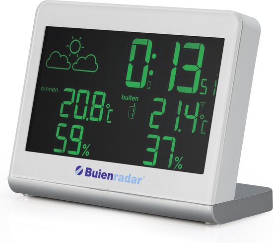 Wit digitaal weerstation met een groot, heldergroen display dat tijd, temperatuur en luchtvochtigheid toont. Staat op een zilverkleurige voet.