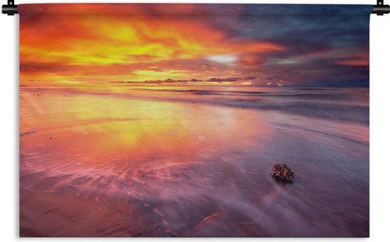 Wandkleed Zonsondergang op het strand - Een rode zonsondergang kleurt de lucht bij het Darwin strand Wandkleed katoen 90x60 cm - Wandtapijt met foto