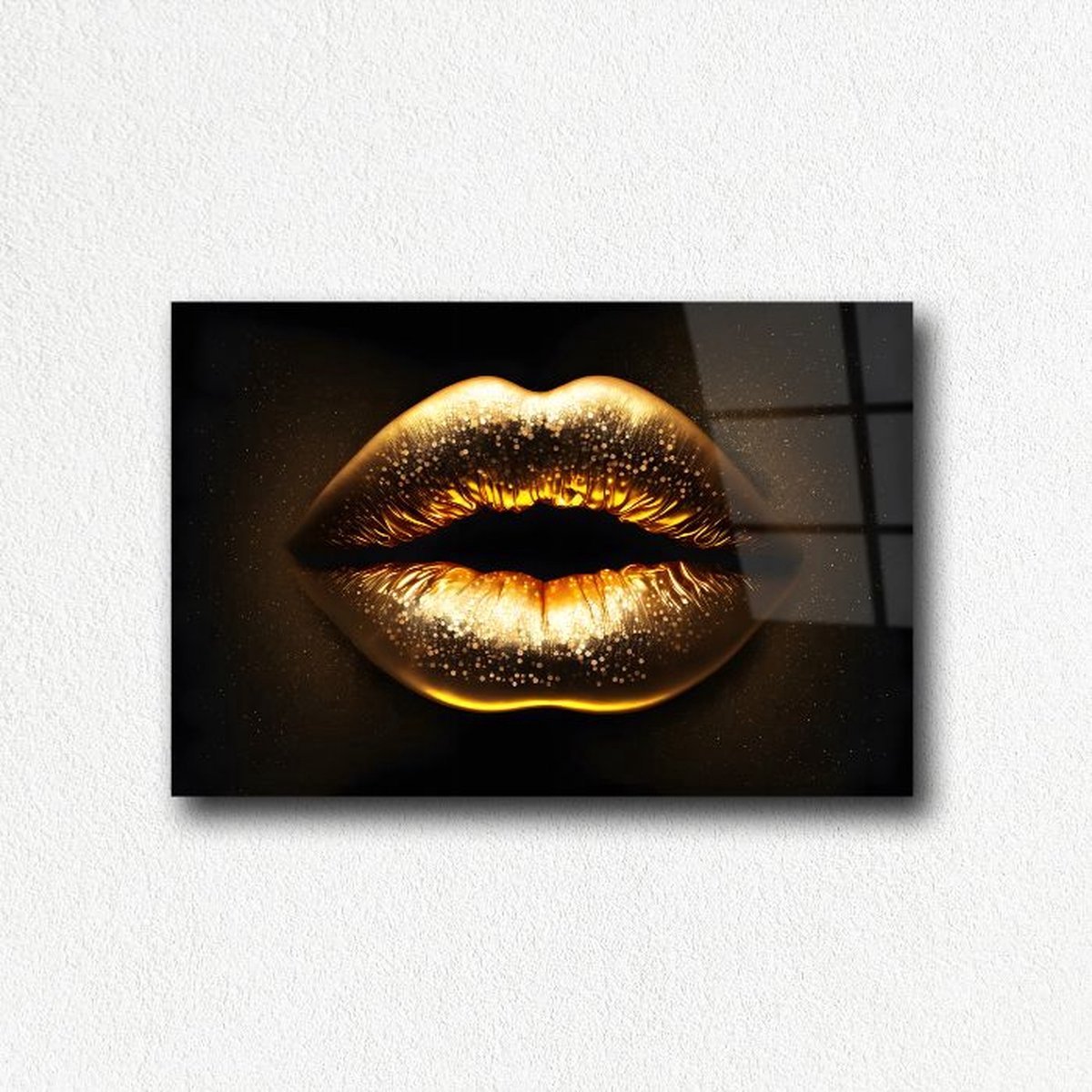 Indoorart - Glasschilderij gouden lippen 120x80 CM - Afbeelding op plexiglas - Inclusief montagemateriaal