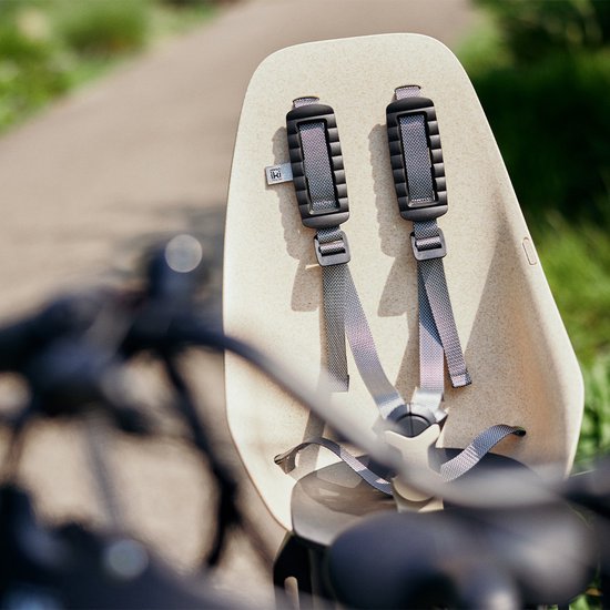 Urban Iki BIO Fietsstoeltje Achter Ta–ke Dragermontage - Oishi Beige/ Bincho Black van Urban Iki — afbeelding 3