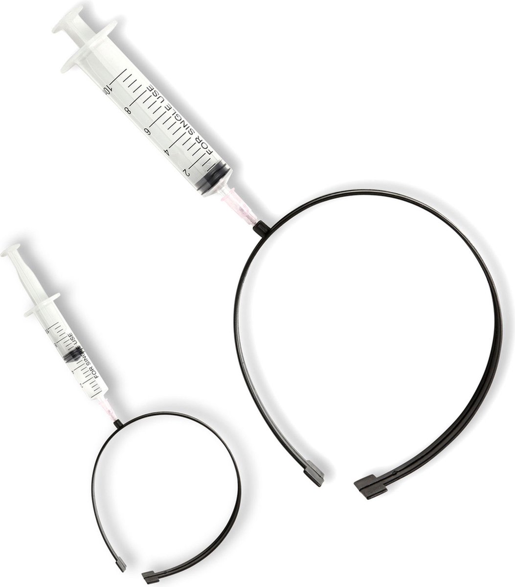 Injectienaald door hoofd