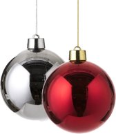 Kerstversieringen set van 2x grote kunststof kerstballen rood en zilver 20 cm glans