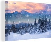Canvas Schilderij Sneeuw - Lucht - Bos - Winter - 60x40 cm - Wanddecoratie