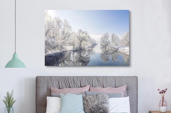 Canvas schilderij 180x120 cm - Wanddecoratie Een donkere rivier wat omringt is door het winterlandschap - Muurdecoratie woonkamer - Slaapkamer decoratie - Kamer accessoires - Schilderijen