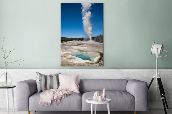 Un geyser actif avec des roches blanches dans le parc national de Yellowstone sur toile 90x140 cm - Tirage photo sur toile (Décoration murale salon / chambre)