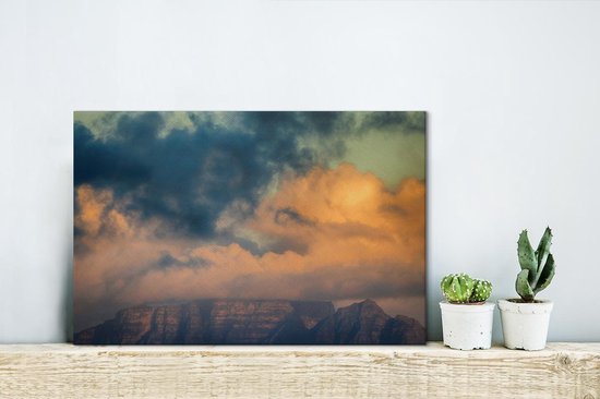 Canvas Schilderij De zon schijnt door de wolken boven de Tafelberg in Zuid-Afrika - 30x20 cm - Wanddecoratie