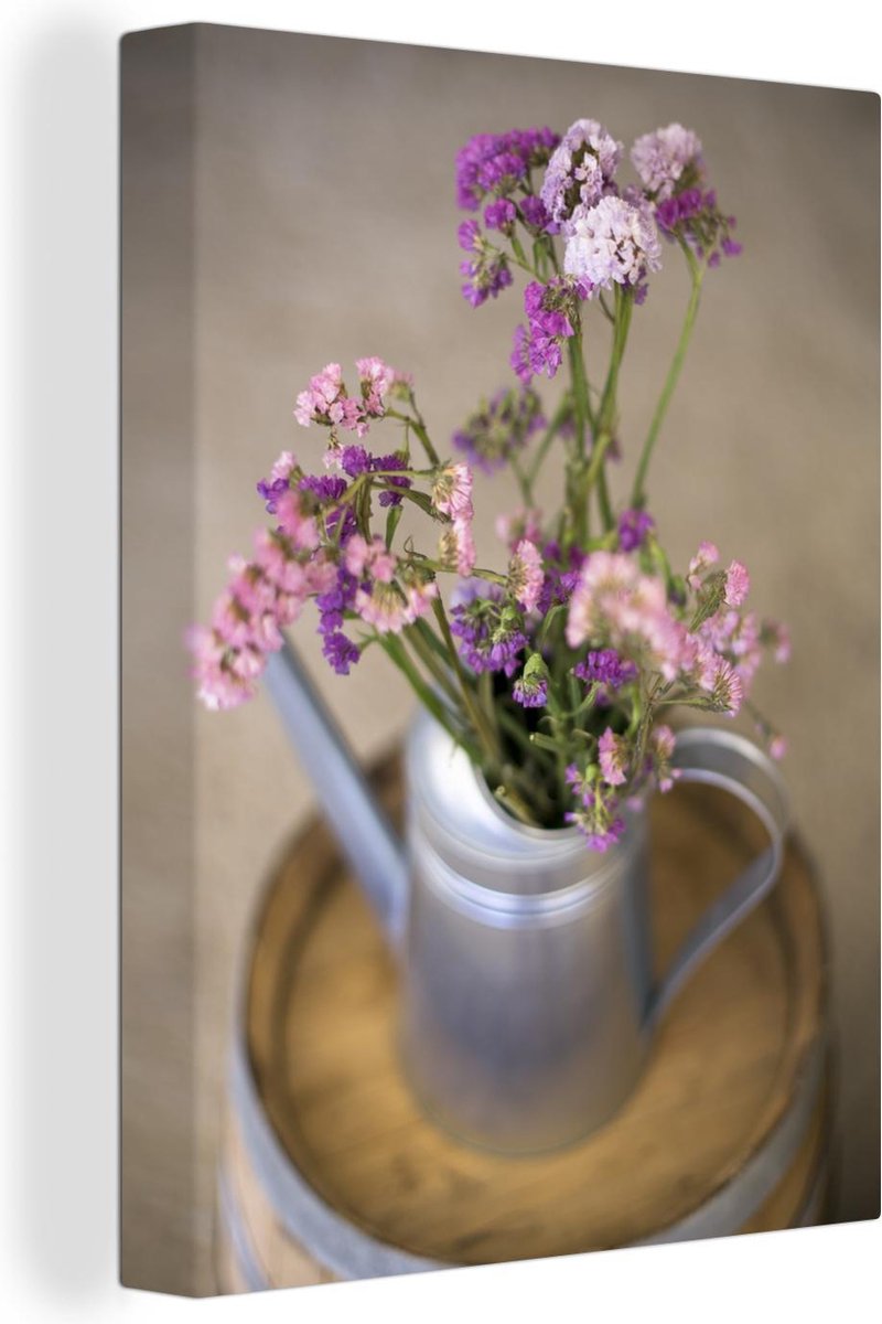 Canvas Schilderij Gieter - Bloemen - Paars - 90x120 cm - Wanddecoratie