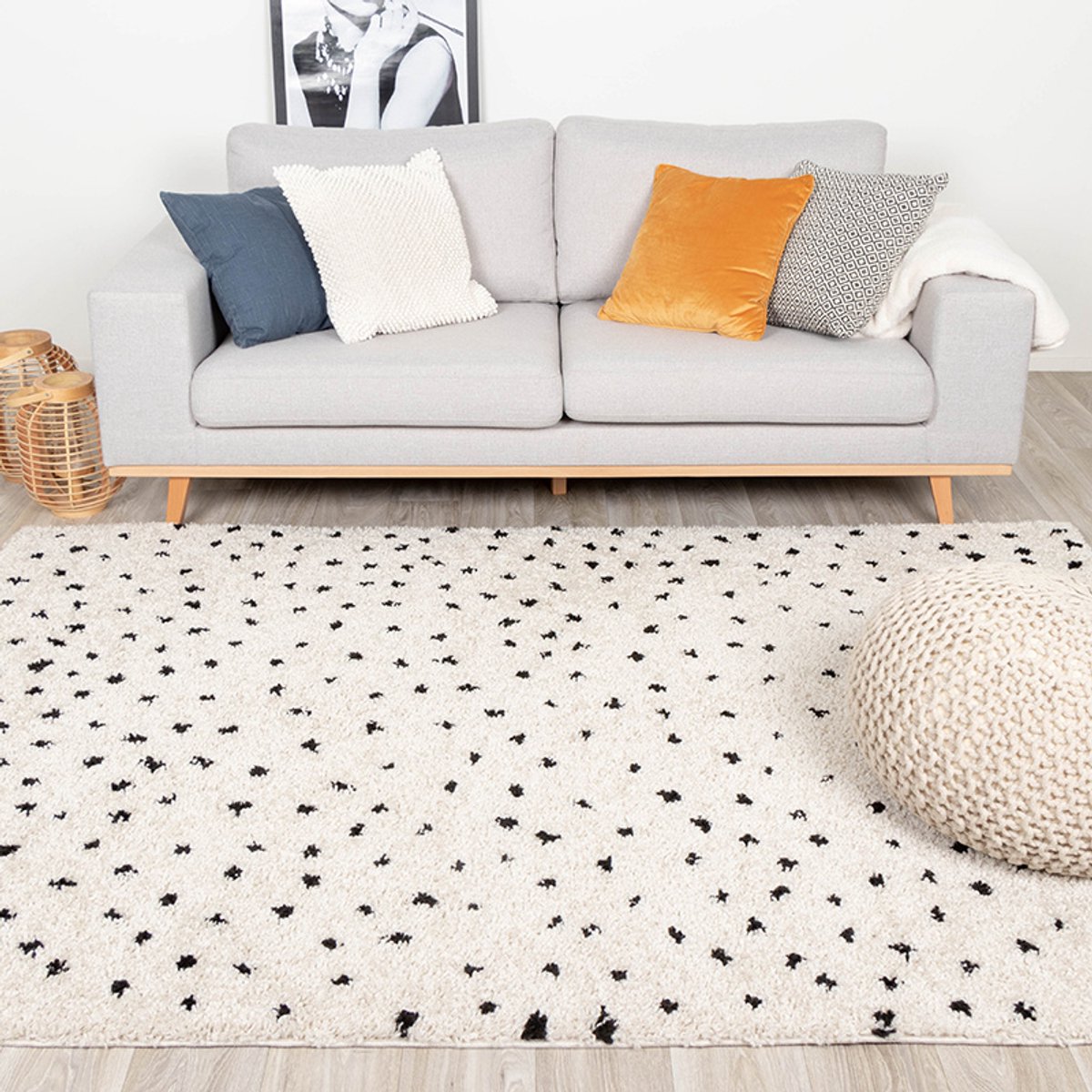FRAAI Hoogpolig vloerkleed - Grand Dots Creme/Zwart | Sfeer - 140x200cm