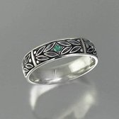 Trendy ring Norse emerald
