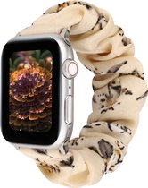 By Qubix Elastisch scrunchie nylon bandje - Bloemenprint donker - Geschikt voor Apple Watch 38mm - 40mm - 41mm - Compatible Apple watch bandje -