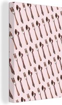 Un grand nombre de fourchettes et cuillères, celles-ci sont bien visibles sur un fond rosé 40x60 cm - Tirage photo sur toile (Décoration murale salon / chambre)