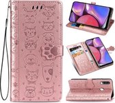 Voor Galaxy A20S schattige kat en hond reliëf horizontale flip lederen tas met beugel / kaartsleuf / portemonnee / lanyard (rose goud)