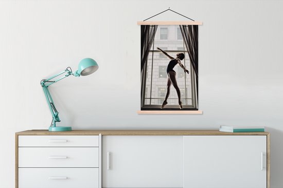Danse ballerine à une fenêtre affiche textielposter lattes vierges 60x90 cm - Tirage photo sur plaque école (décoration murale salon / chambre)