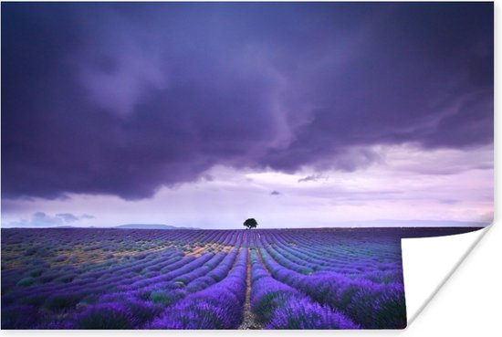 Wolken boven lavendelvelden Poster 90x60 cm - Foto print op Poster (wanddecoratie woonkamer / slaapkamer)