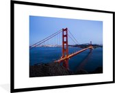 Fotolijst incl. Poster - Golden Gate Bridge verlicht in de avond - 120x80 cm - Posterlijst