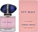 Glazen parfumfles met lichtroze vloeistof en een roze doos met 'MY WAY' en 'GIORGIO ARMANI' in donkerblauwe letters.