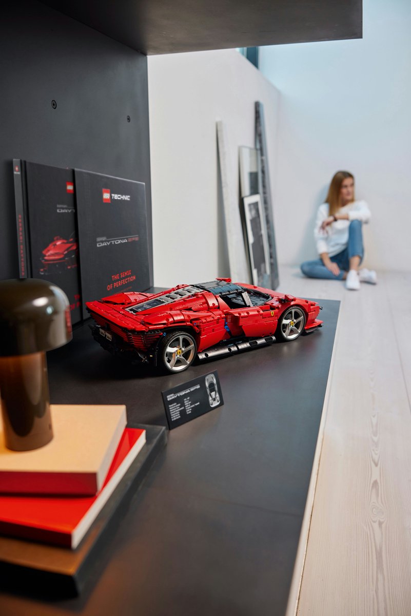 LEGO Technic Ferrari Daytona SP3 Raceauto Collectible voor Volwassenen - 42143 — afbeelding 5