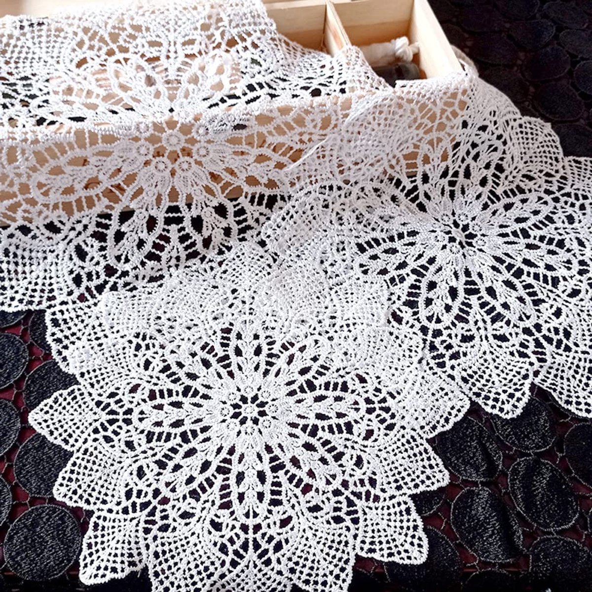 4 stuks wit kant flexibele tafel placemat,kant onderzetters,ronde bloemenvorm,mat,placemat,tafelset,volledig gehaakte deken,cup,onderzetters voor eetkamer,keuken,banket,bruiloft,30 cm,klaprozen