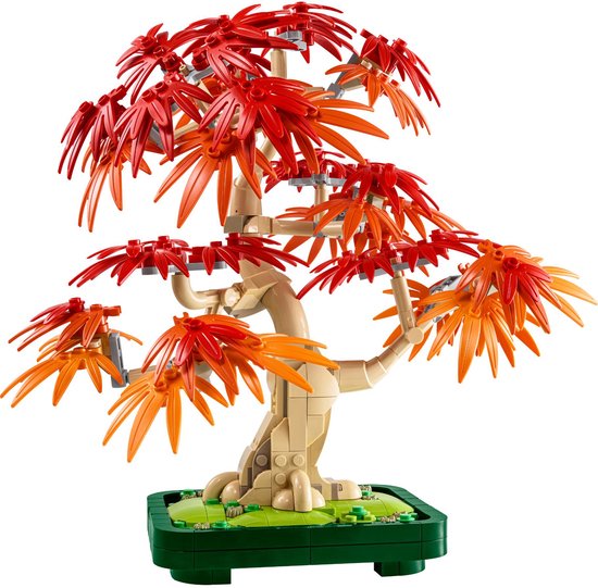 Gedetailleerde LEGO Japanse esdoorn bonsaiboompje met rode en oranje bladeren op een groene pot.