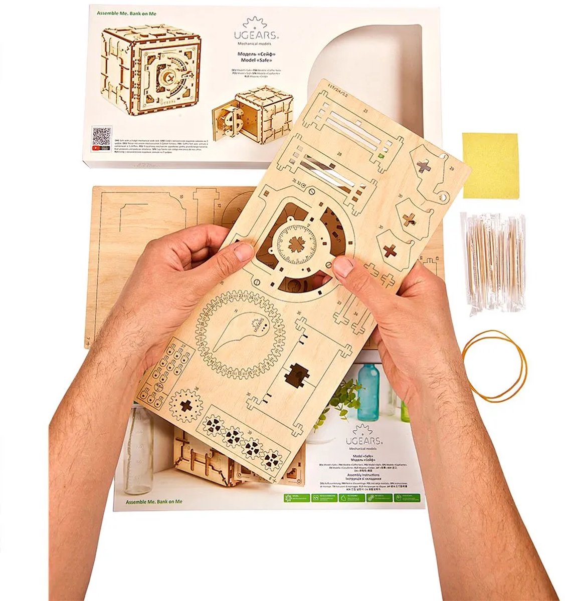 UGEARS 3D Modelbouw - Kluis - Mechanisch Bouwpakket Hout - Educatief Speelgoed — afbeelding 4