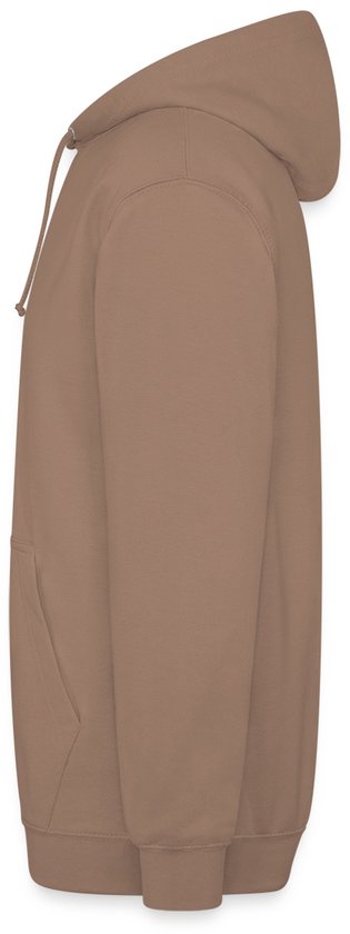 Bruine hoodie van voren gezien, met de capuchon op.