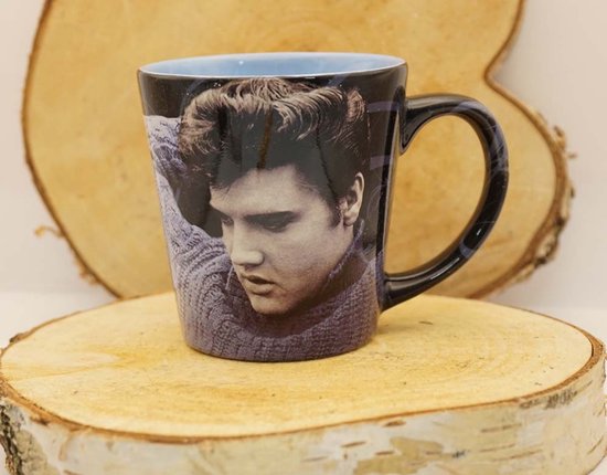 Mok Elvis Presley met gebreide blauw trui - Beker Elvis Presley - Elvis Presley Officially licensed product - Elvis Presley cadeau artikelen - Rock & roll ster bekertje - cadeau voor Elvis Presley fan