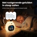 Kind slaapt naast een gloeiende witte beerwekker, met golven die geluid aangeven.