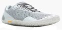 Grijze Merrell Vapor Glove 6 schoen, met mesh-materiaal en een robuuste zool.