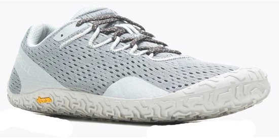 Grijze Merrell Vapor Glove 6 schoen, met mesh-materiaal en een robuuste zool.