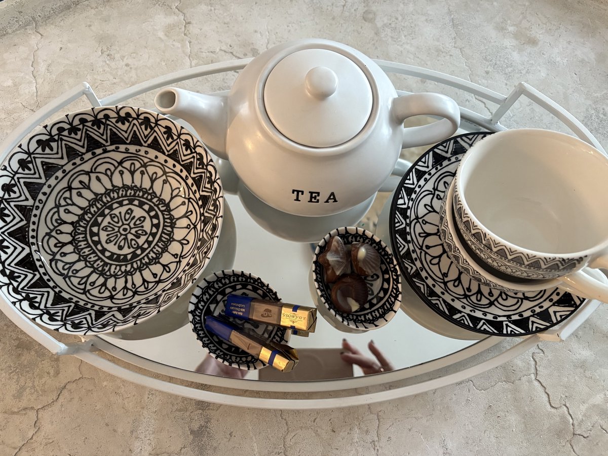 Luxe J-Line Boho Tea & Coffee Set – Witte Theepot + 2 Boho Mokjes + Onderzetters & Kommetjes – Stijlvolle Cadeauset voor Vrouwen & Interieur, verjaardag of moederdag!