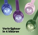 Koptelefoon verkrijgbaar in paars, blauw, roze en groen met een lichtgevend logo.