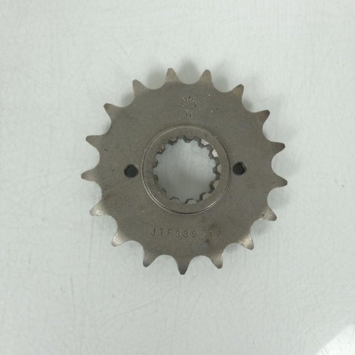 Pignon de sortie de boite JT Sprockets pour Moto Honda 1100 Cb Rc 1982 à 1983 JTF339.17 / 17 dents pas 530 Neuf