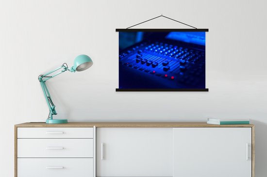 Console de mixage en plaque d'école lumière bleue lattes plates noir 90x60 cm - Tirage photo sur affiche textielposter (décoration murale salon / chambre)