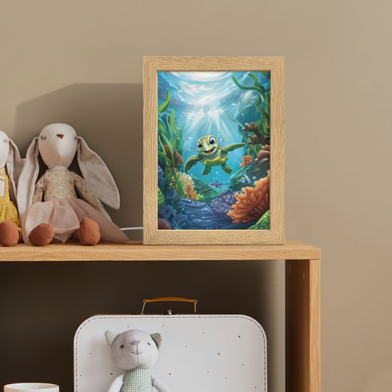 Nachtlampje 15x20 cm - Kinder lampje - Schildpad - Zeedieren - Onderwater - Zeewier - Tafellamp kinderkamer - Slaapkamer lamp - Bedlamp kinderen - Kinderlampje stopcontact - Wandlamp babykamer - Nachtlampjes van OnlyWow — afbeelding 3