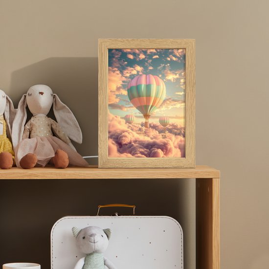 Nachtlampje 15x20 cm - Kinder lampje - Luchtballon - Dromen - Wolken - Lucht - Tafellamp kinderkamer - Slaapkamer lamp - Bedlamp kinderen - Kinderlampje stopcontact - Wandlamp babykamer - Nachtlampjes van DecoAction — afbeelding 3