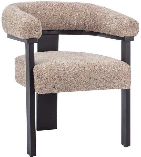 Enkele beige bouclé stoel met gebogen rugleuning en zwarte poten, op witte achtergrond.