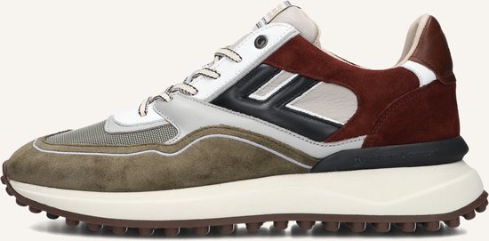 Zijaanzicht van de sneaker met olijfgroene suède afwerking, zwart accent en Floris van Bommel merknaam op de zool.