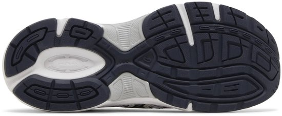 Zool van witte en donkerblauwe sneakers met groevenpatroon.