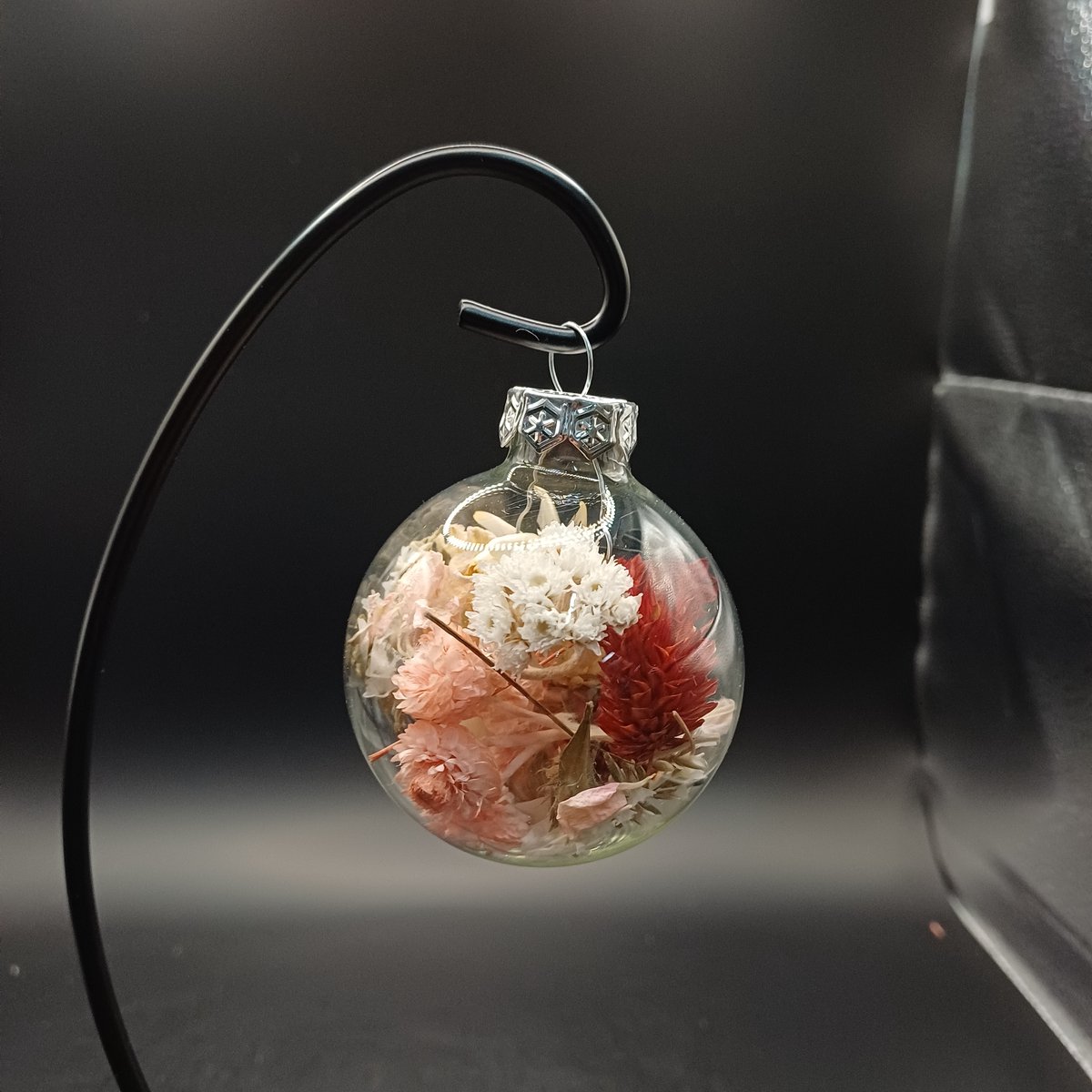 Glazen kerstbal van 8cm. incl. droogbloemen - wenskaart - cadeau - decoratie - interieur - kerstboom - kerstwens - kerstcadeau - december