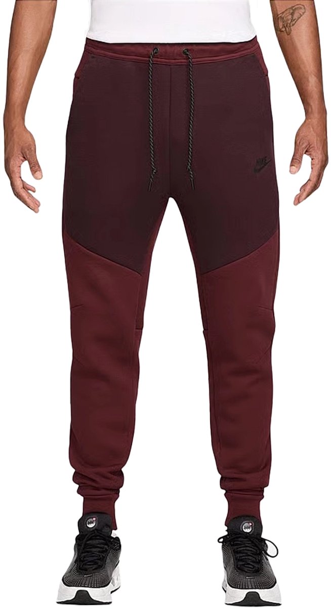 Nike tech fleece joggingbroek in de kleur . Rood