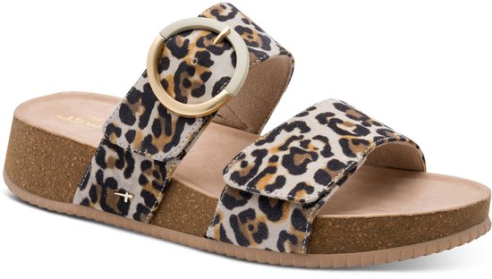 Tamaris slippers met beige en zwarte luipaardprint, twee banden en een grote goudkleurige gesp.