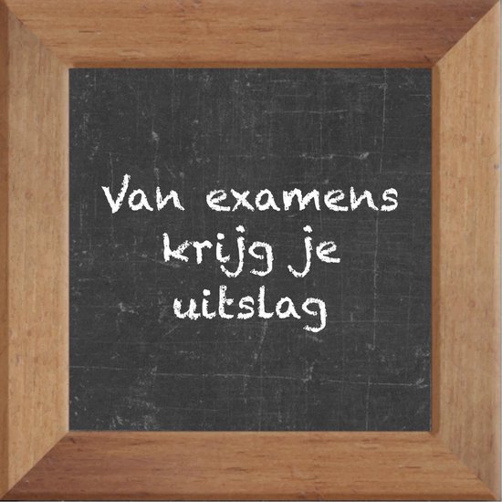 Wijsheden op krijtbord tegel over School met spreuk Van examens krijg