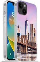 Geschikt voorApple Iphone 14 Plus - Soft case hoesje - Brooklyn Brug en de skyline van New York - Siliconen Telefoonhoesje
