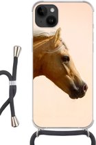 Geschikt voorApple Iphone 14 Plus - Crossbody Case - Paard - Licht - Lucht - Siliconen - Crossbody - Backcover met Koord - Telefoonhoesje met koord - Hoesje met touw