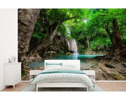 Behang - Fotobehang Jungle - Waterval - Planten - Water - Natuur - Breedte 420 cm x hoogte 280 cm