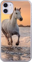 Geschikt voor iPhone 11 hoesje - Paarden - Zon - Zee - Strand - Dieren - Siliconen Telefoonhoesje